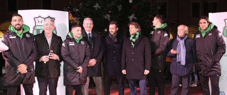 “Piazza Garibaldi” gremita di tifosi per l’accensione dell’albero di Natale
