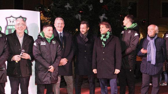 “Piazza Garibaldi” gremita di tifosi per l’accensione dell’albero di Natale