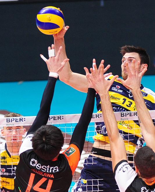 L’Azimut soffre ma doma Siena in cinque set 