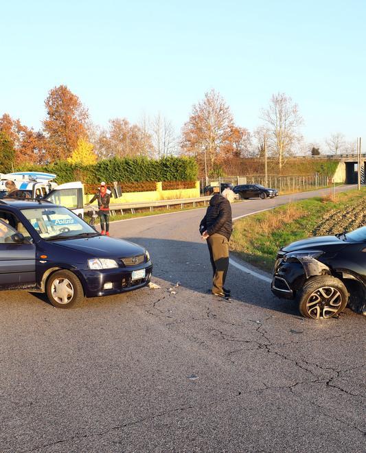 Scontro tra auto Ferita una donna 