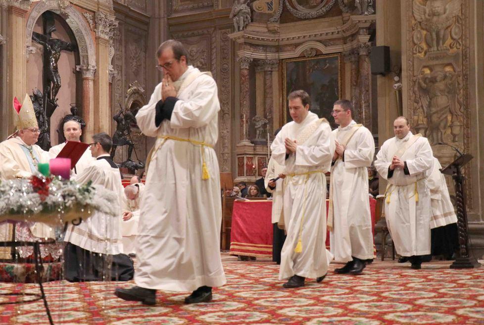 Quattro nuovi preti I primi sacerdoti ordinati da Perego 