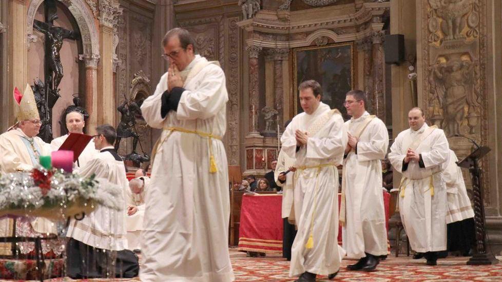 Quattro nuovi preti I primi sacerdoti ordinati da Perego