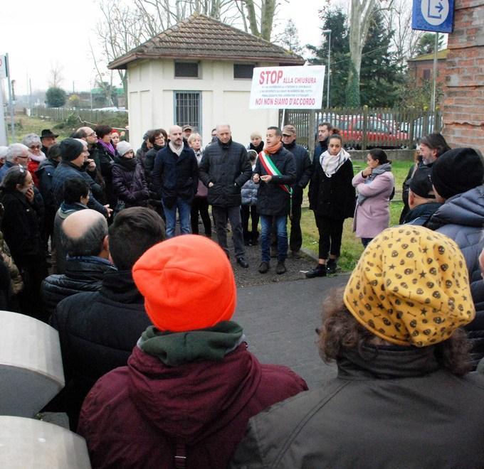 Treni, orari e fermate saltate La protesta corre sui binari 
