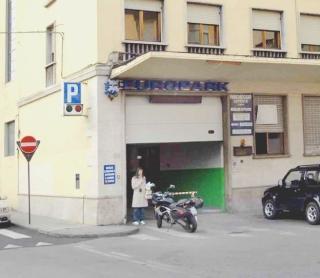 Le saracinesche alzate del Lingottino. A destra: Del Santo, Berti e Pallini all’interno della struttura