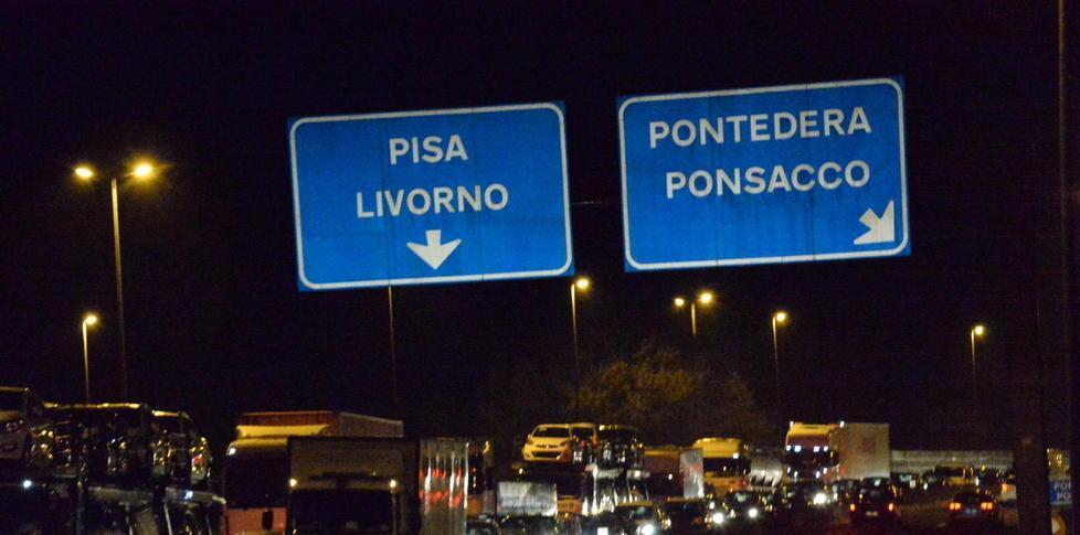 Va contromano in Fi-Pi-Li per 5 chilometri 