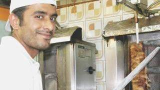 Il giovane pakistano Aziz Alì del fast food di via Santa Trinita