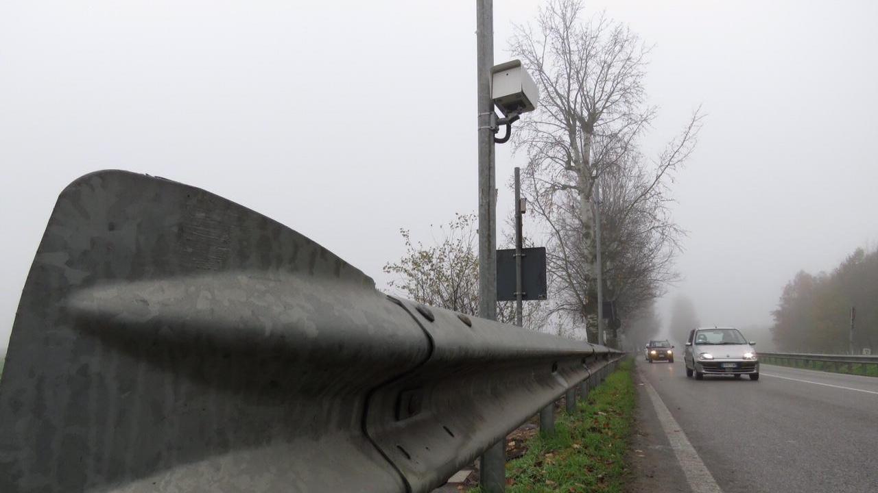L'autovelox installato in via Roma (foto Sproviero/Batavia)