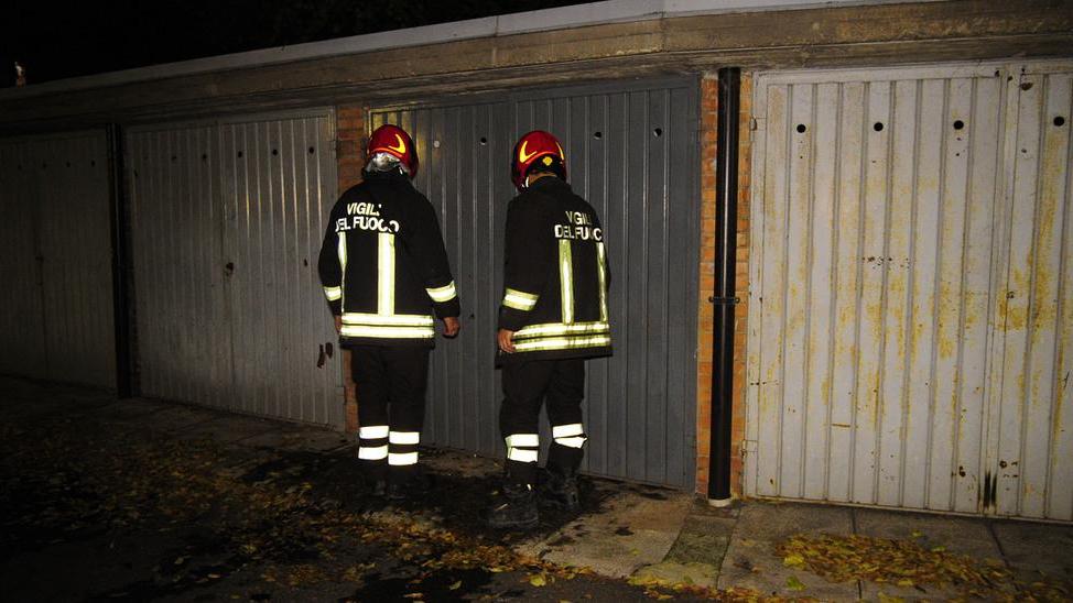 Modena, troppo vicino alla stufa: anziano prende fuoco