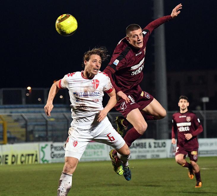 Serena, assist al bacio La Vigna non convince