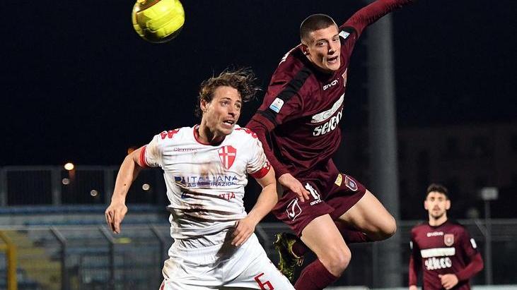 Serena, assist al bacio La Vigna non convince