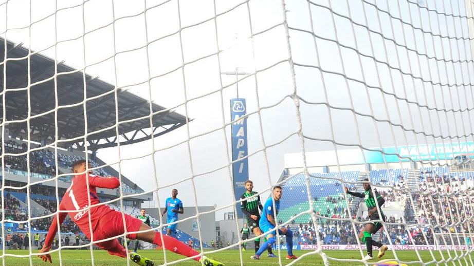 Girandola di gol, quello di Mirallas salva la Viola