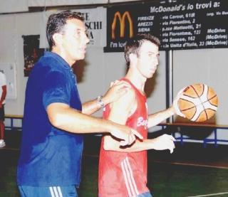 Coach Mori con Corsini e Giacomo Francardi sulla palla