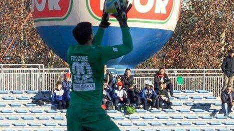 Il n.1 sbaglia su entrambi i gol azzurri
