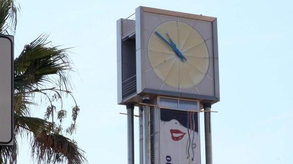 Torre orologio: 1.000 euro di danni