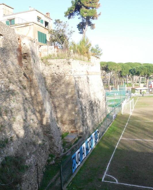 Crollano tronchi dal bastione: dramma sfiorato al Vezzosi 