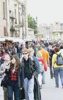 Turisti in visita a Pisa