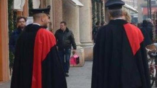 Bambino smarrito Lo trovano i carabinieri