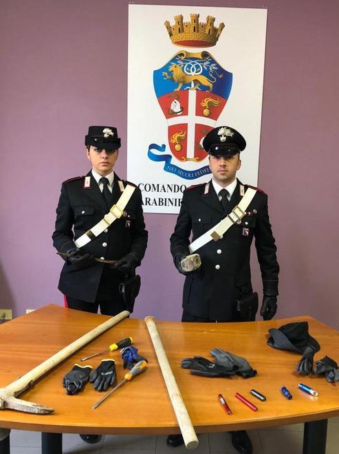 Ladri d’appartamento sorpresi e messi in fuga Auto e attrezzi al Ris