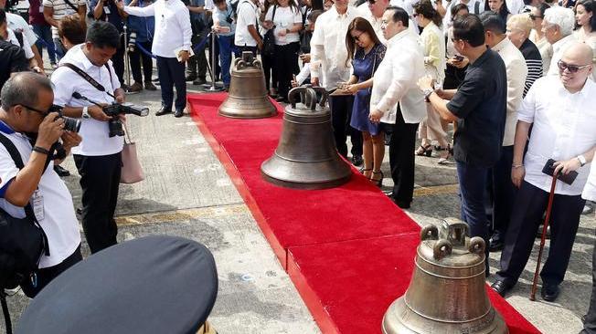 Usa restituiscono 3 campane a Filippine