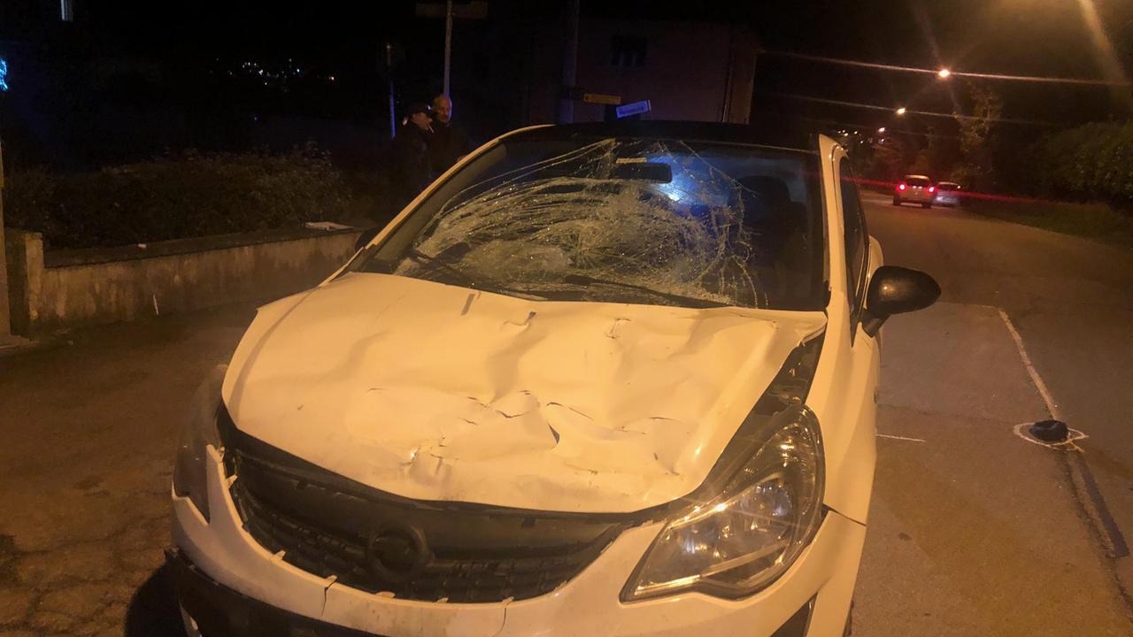 L'auto che ha investito i due coniugi a Selvatelle