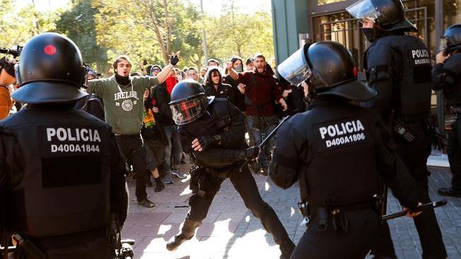 Madrid minaccia polizia in Catalogna