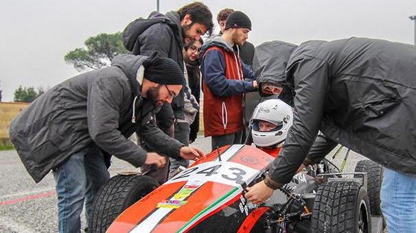 Primo test dell’E-Team nella piazza del Mercato