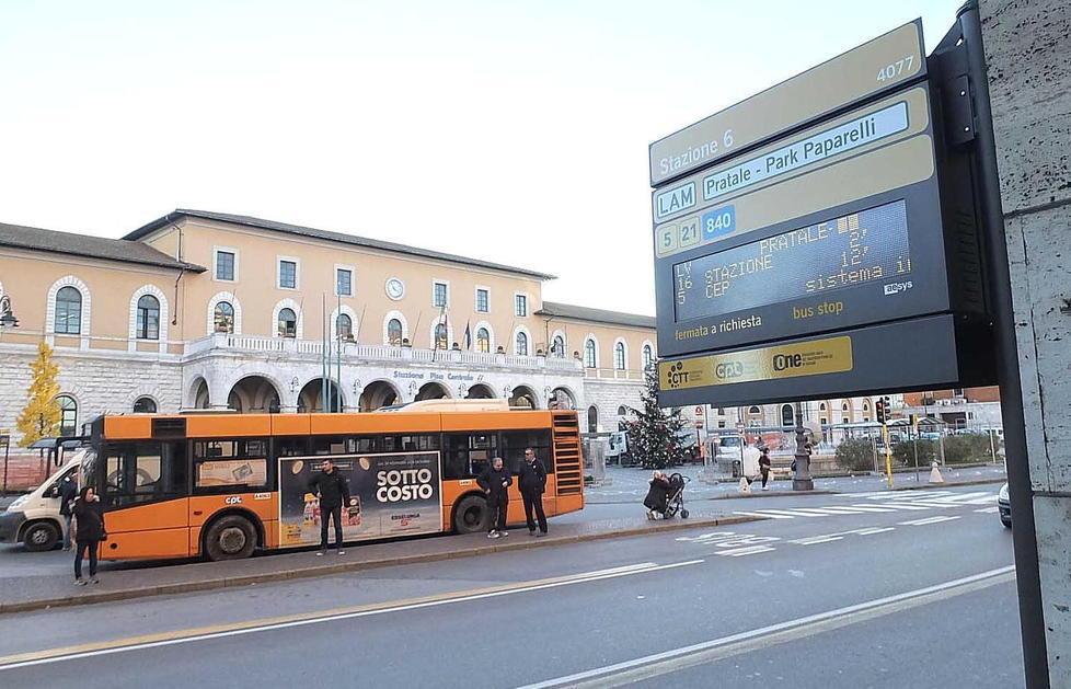 Orari dei bus in tempo reale con le “fermate intelligenti” 