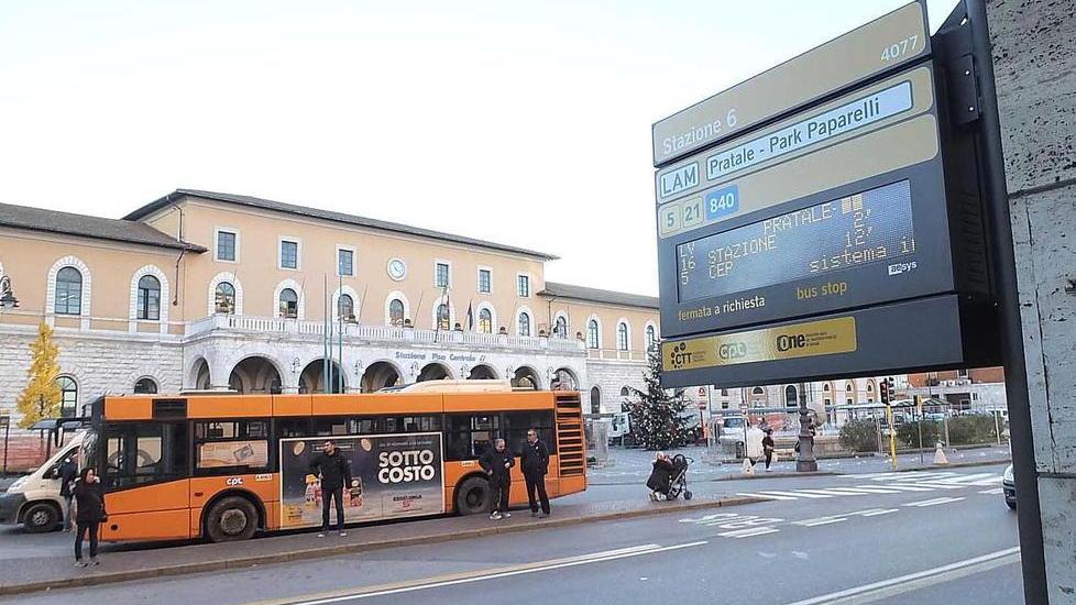 Orari dei bus in tempo reale con le “fermate intelligenti”