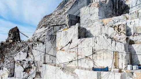 «Non andremo in ferie a Natale senza Piano regolatore del marmo»