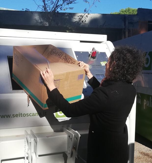 Rifiuti, ecco i press container per i negozi del centro 
