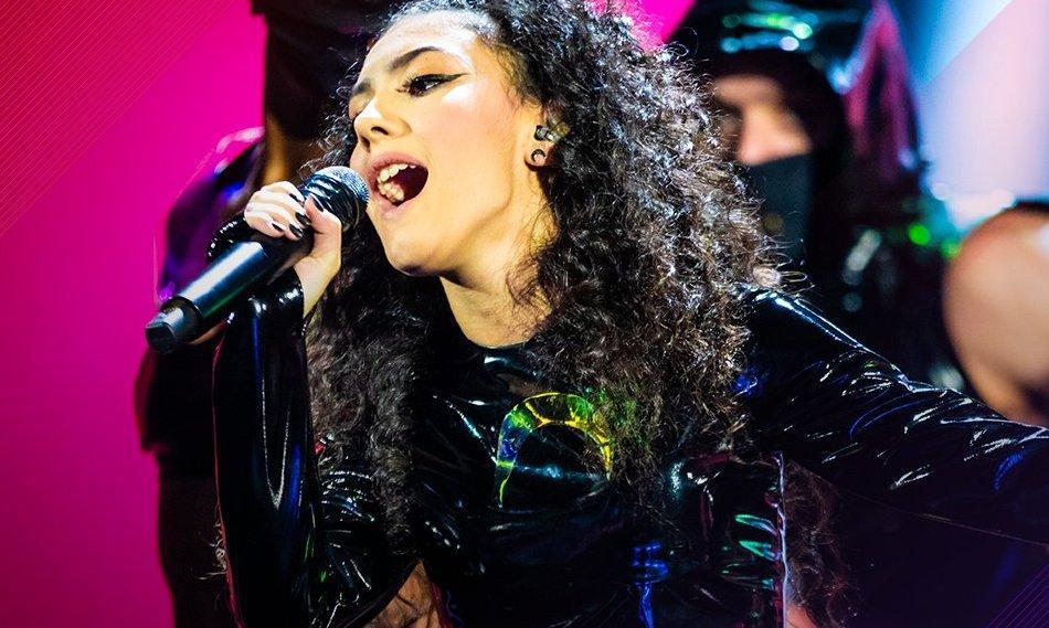Luna pronta a risplendere con gli auguri di tanti big 