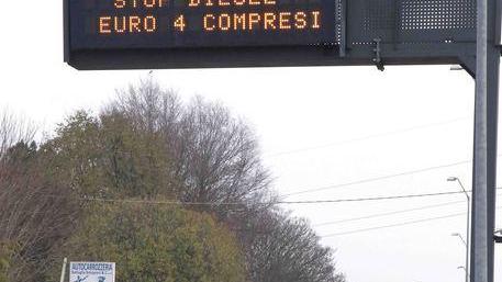 Si torna a... respirare Stop all’emergenza da oggi riprendono a circolare gli Euro 4