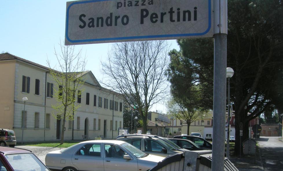 Piazza Pertini sarà sistemata «Ma non si può sapere quando» 