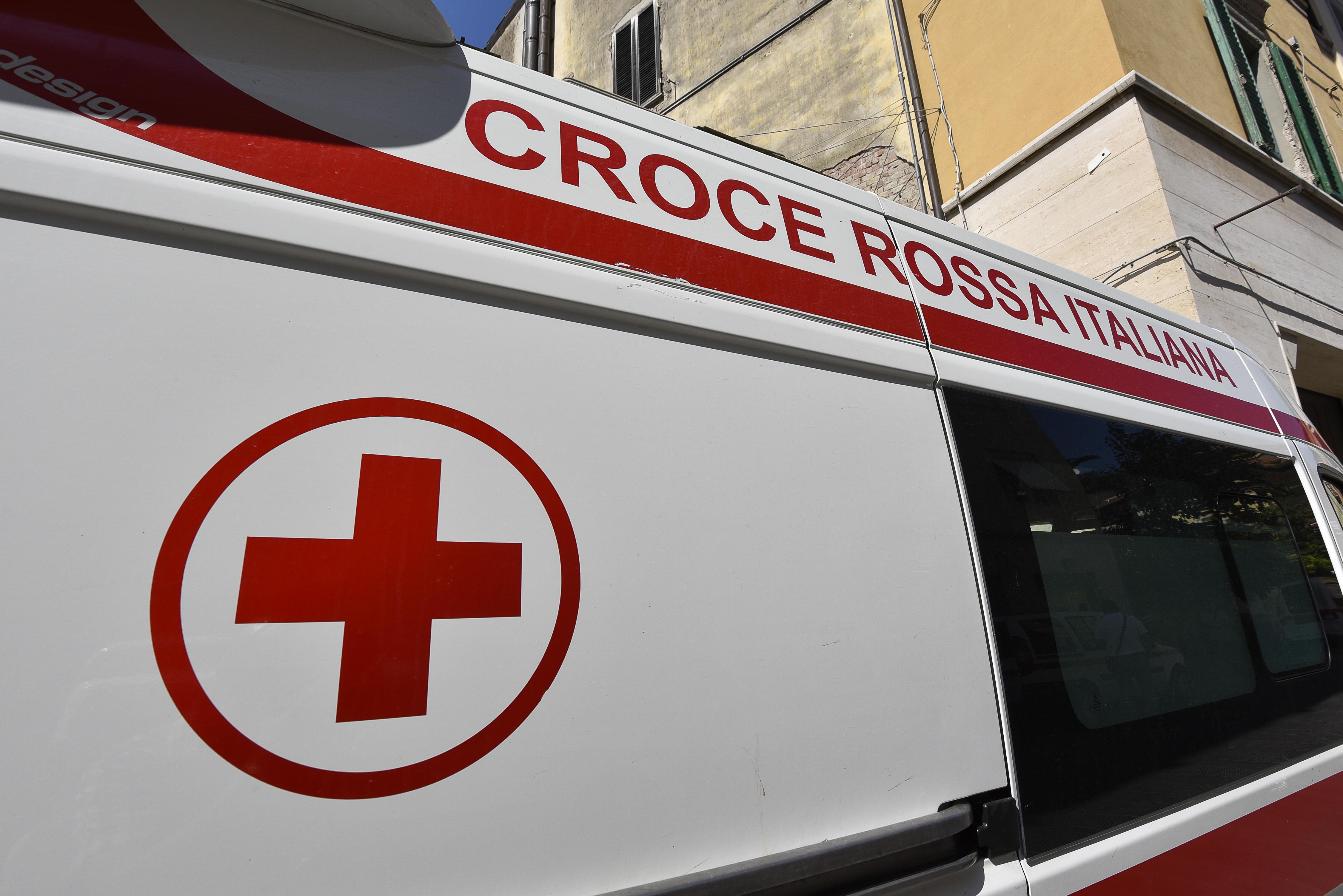 Un'ambulanza della Croce Rossa Italia (foto Agenzia Bf)