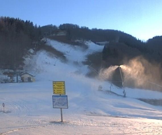 Meteo. Il clou della neve atteso venerdì. Temperature in calo. A Modena pronti gli spargisale 