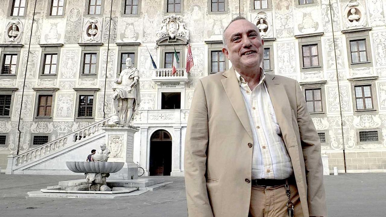 Il direttore Barone davanti alla Scuola Normale