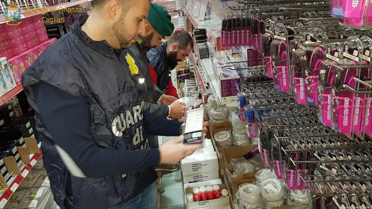 Farmaci illegali e giocattoli fuori norma sequestrati a Cagliari