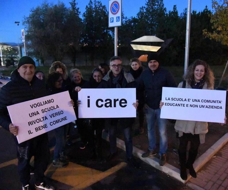 Protesta in attesa del ricorso al Tar per la settimana lunga 