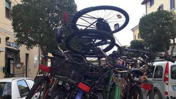 Al via la rimozione delle bici abbandonate nel centro cittadino