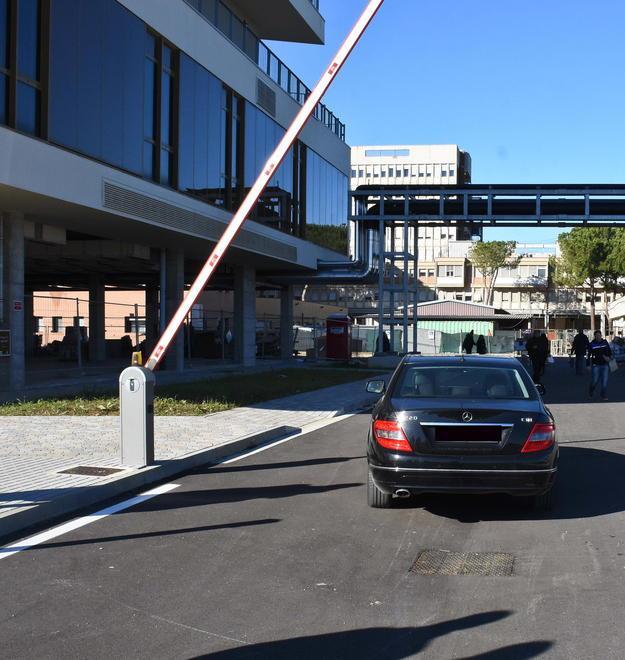 Ospedale, divieto di fermata all’ingresso principale 