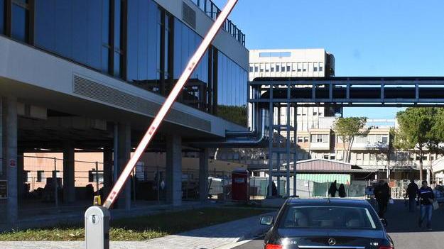 Ospedale, divieto di fermata all’ingresso principale