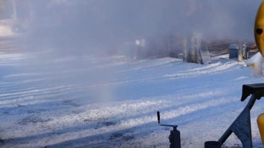 I cannoni sparano la neve