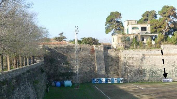 Tronchi caduti dal Bastione Il Comune mette in sicurezza