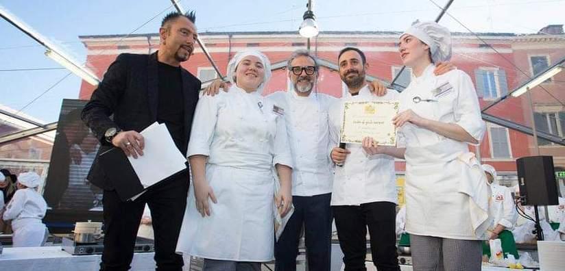 Strega i modenesi l’originale zampone dei ragazzi del Lotti 