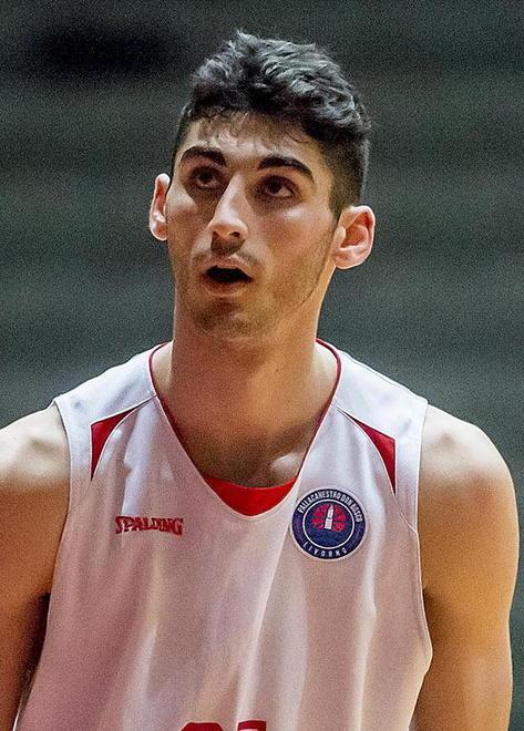 Si salva con 15 punti e 10 rimbalzi