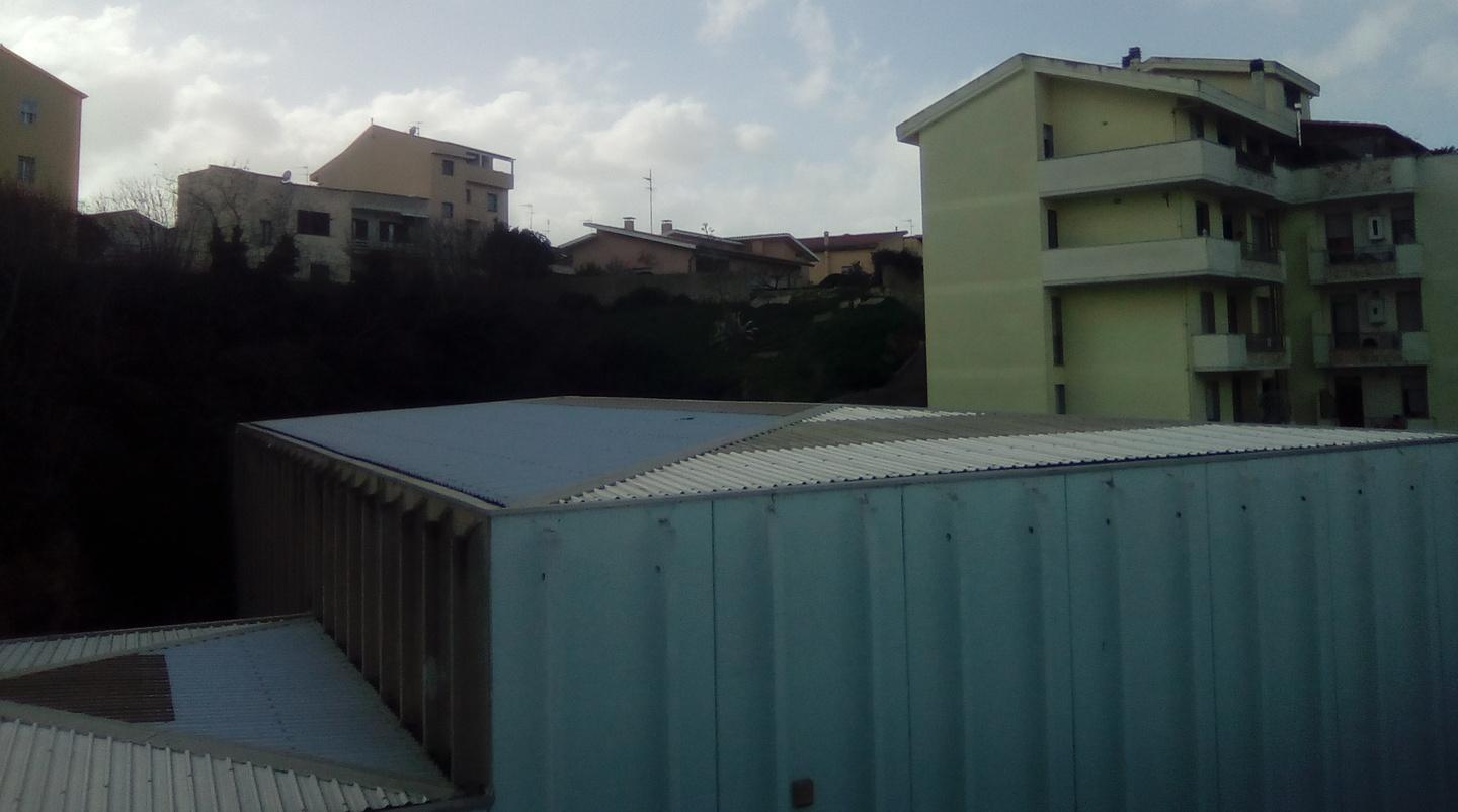Muro pericolante e strada insicura