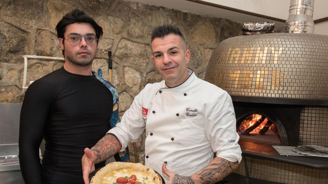 Il proprietario del locale Alessandro Mulas e il pizzaiolo Camillo Caddeo
