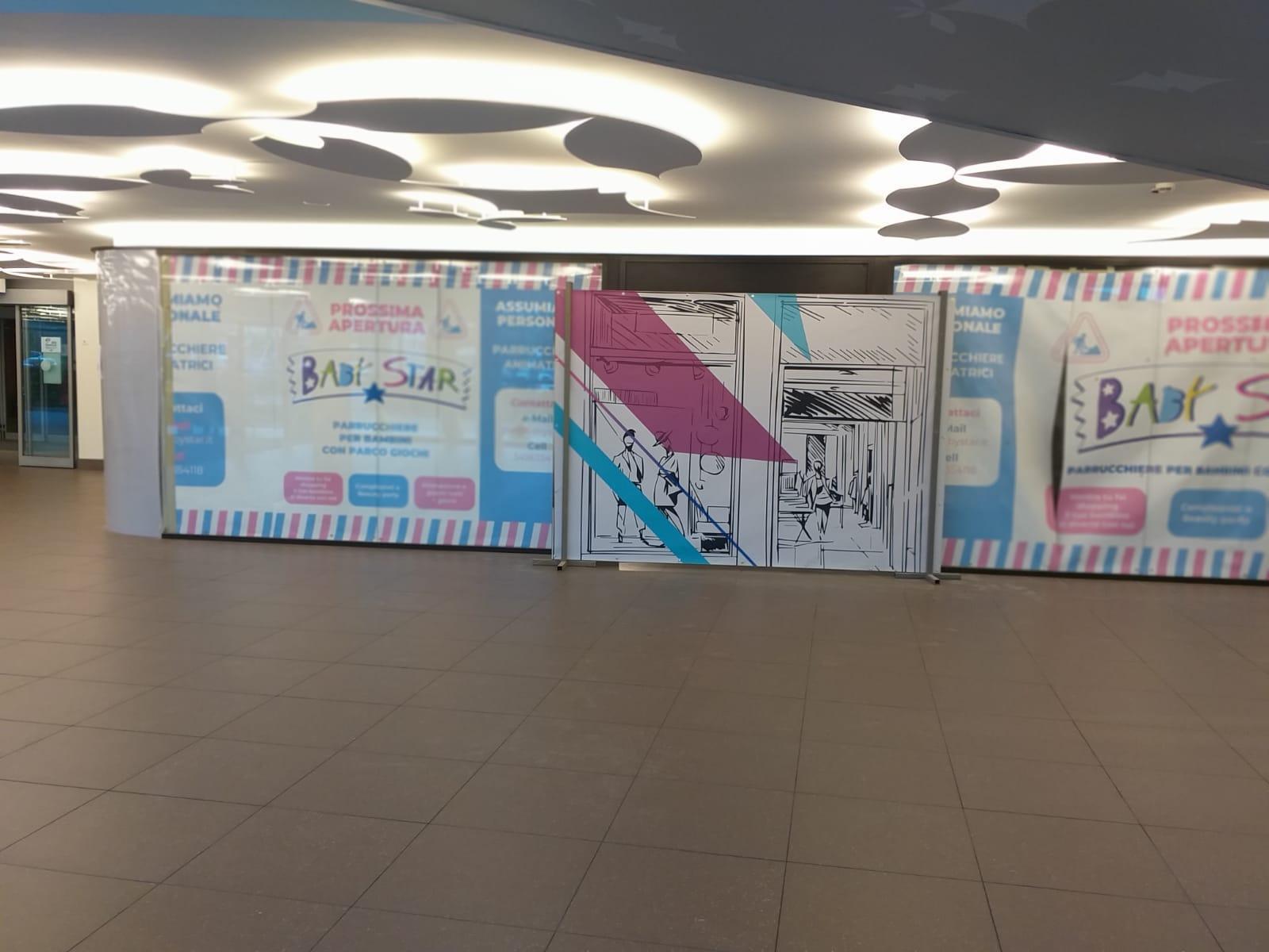 Lavori in corso nel maxi fondo al piano terra del centro commerciale Fonti del Corallo a Porta a Terra