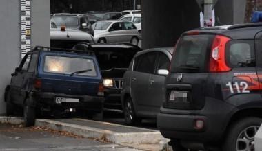 L'auto schiantata contro il muro e i carabinieri