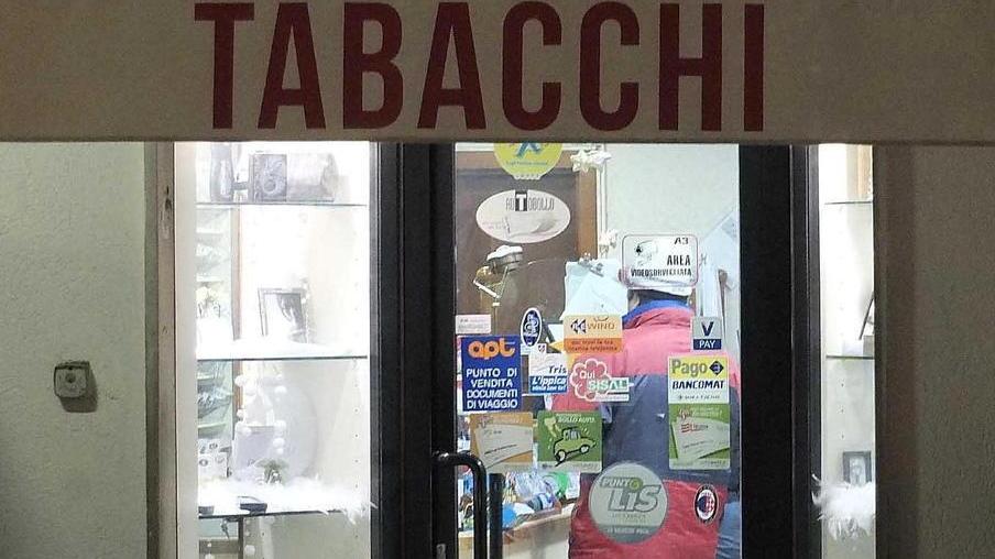 Il tabacchi di Sant'Ermete (foto Fabio Muzzi)